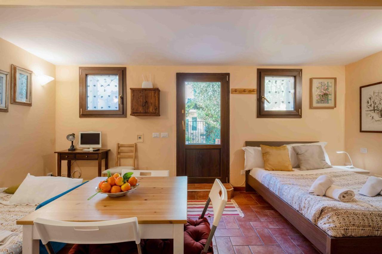 San Frediano Cozy Studio With Private Patio Apartamento Florença Exterior foto